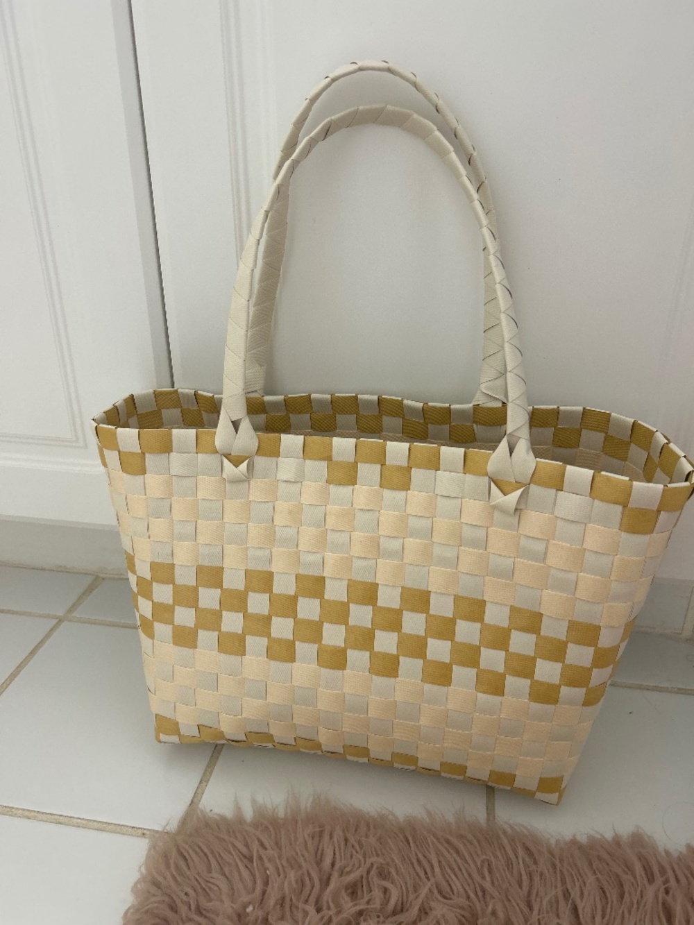 Woven beach bag tote